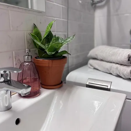 Stylish 2h And Kitchen In Lauttasaari - Close To The Metro Apartment